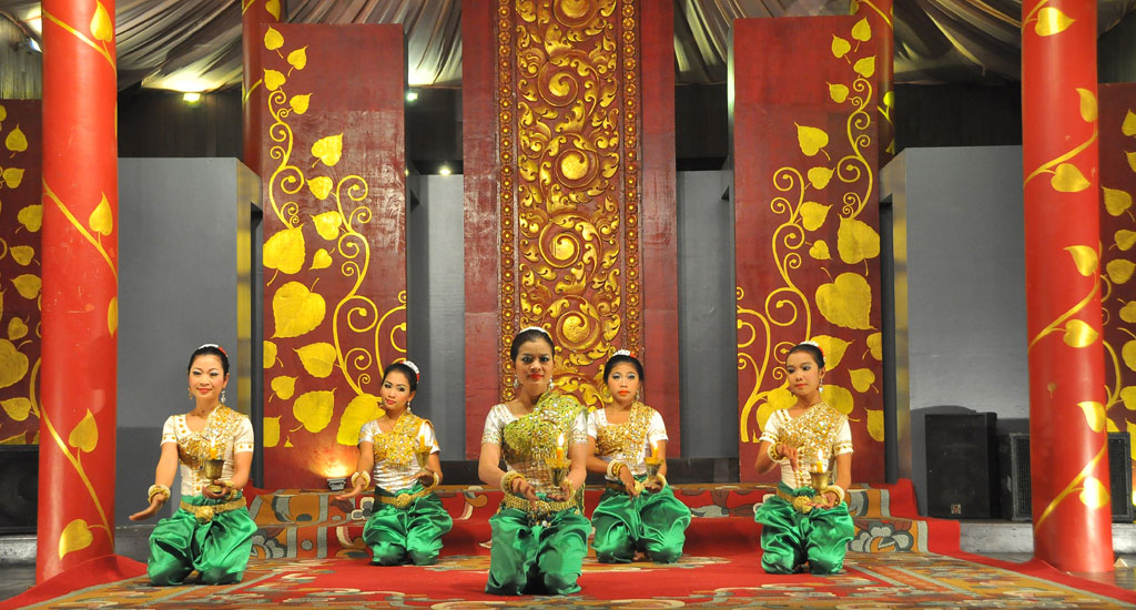 the-culture-night-robam-boung-suong-(praying-dance)